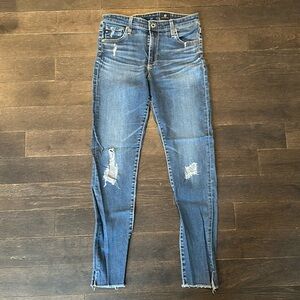 AG Jeans The Farrah Skinny Ankle in Size 28